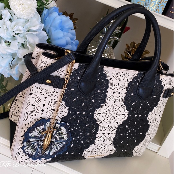 Authentic Burberry limited edition bag and charm - Picture 12 of 17